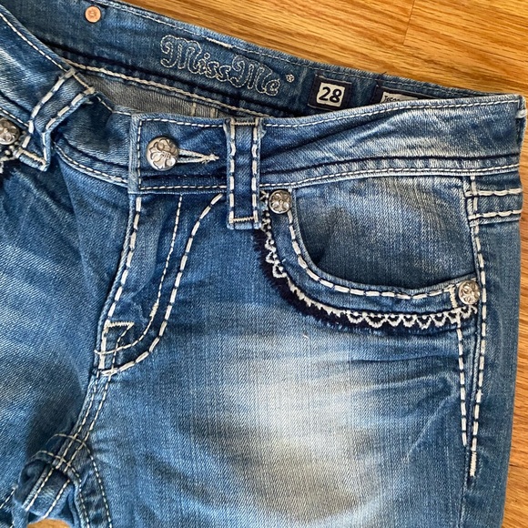 NWOT Women’s 28 Miss Me jean shorts - Picture 3 of 4